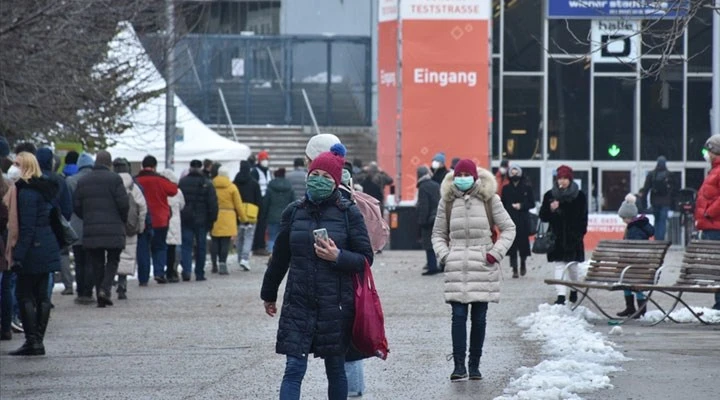 Avusturya'da yeni önlemler: Aşısızlar sokağa çıkamayacak...